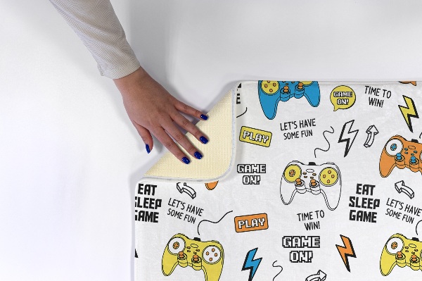 Vloerkleed Motief met spelcontrollers en letters