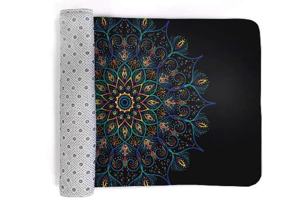 Vloerkleed Gekleurde mandala op zwarte achtergrond