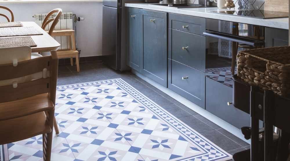 Hoe oude tegels te bedekken