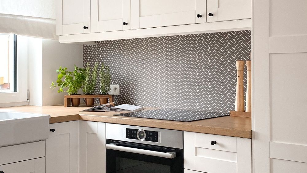 Renovatie zonder tegels te verwijderen - hoe u muren en vloeren kunt veranderen zonder rommel